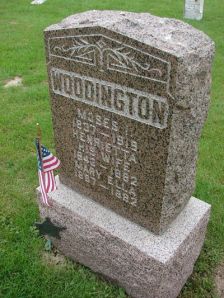 Gravestone of Moses, Henrietta (Munson), and Mary Ella Woodington